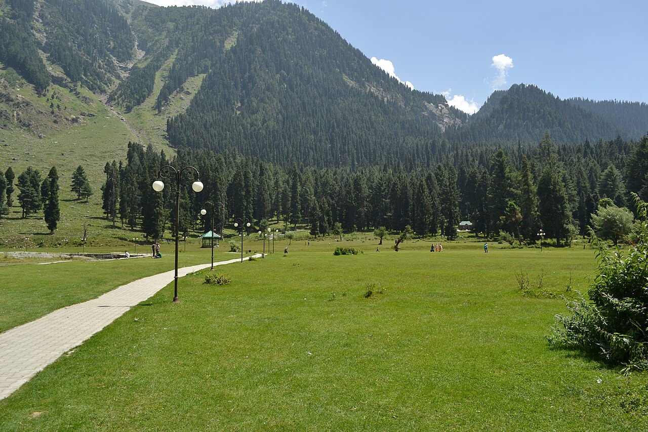 Kashmir tour package from Delhi