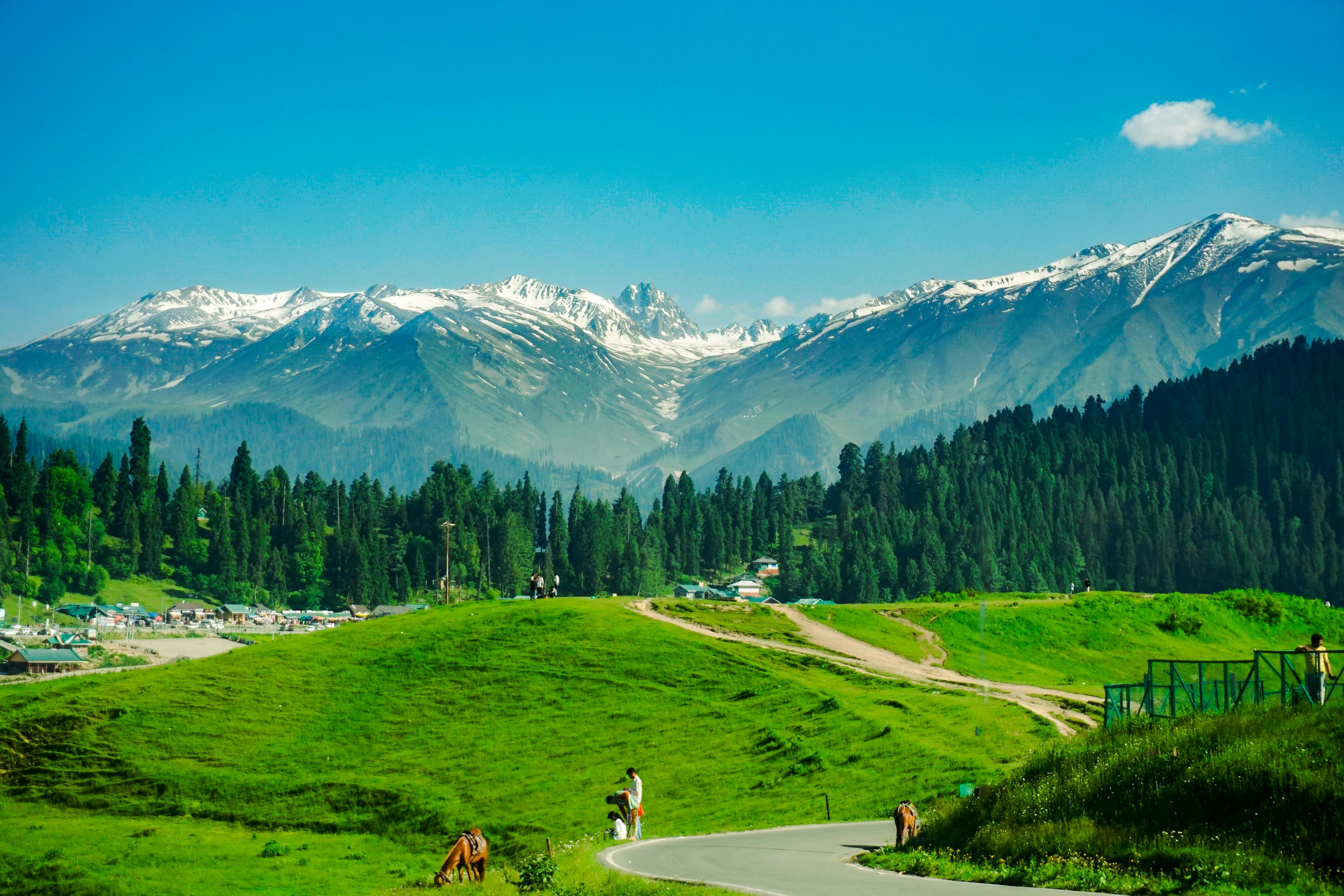 Girls' Kashmir Getaway – 5 Nights Adventure